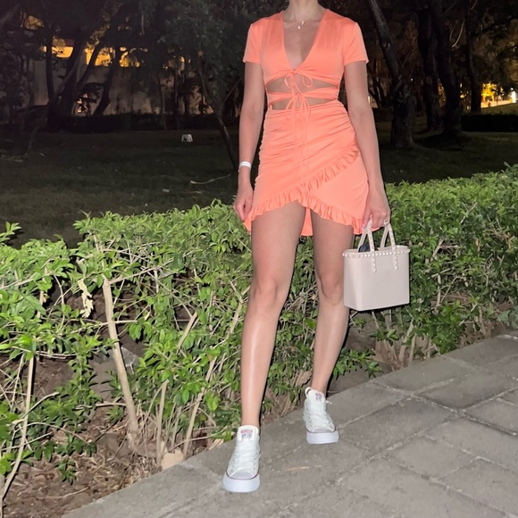 Ruffle wrap Shein dress - Picture 2 of 2